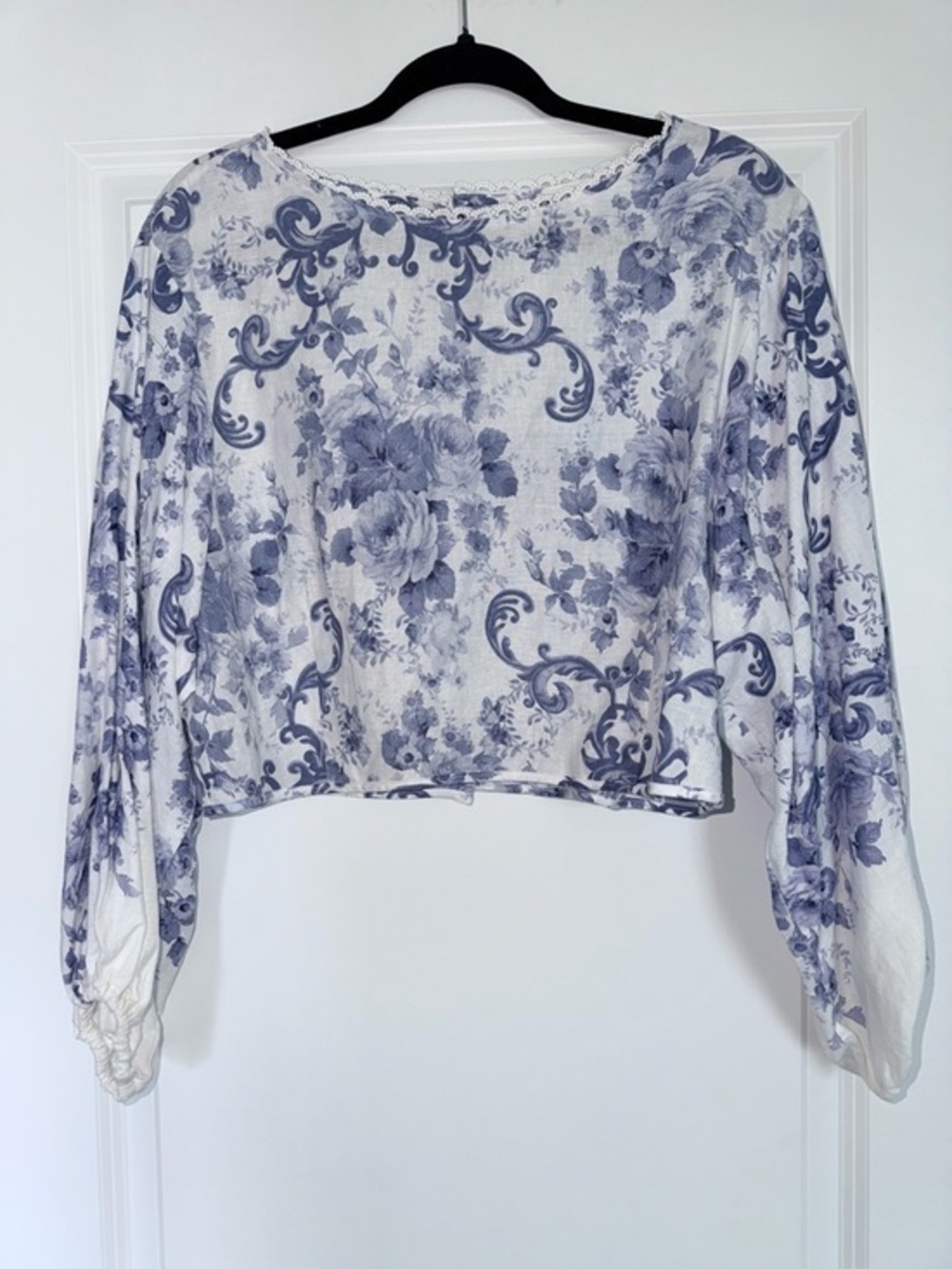 JOIE Women's Blue Floral Long-Sleeve Cropped Top Size Medium